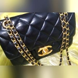 CHANEL❤️❤️❤️❤️💋💋🔥 Quilted Lambskin Black Leather and Gold shoulder Purse